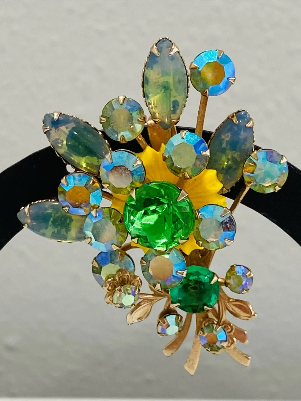Vintage Green Aurora Borealis Rhinestones Brooch Yellow Plastic Flower Rivets